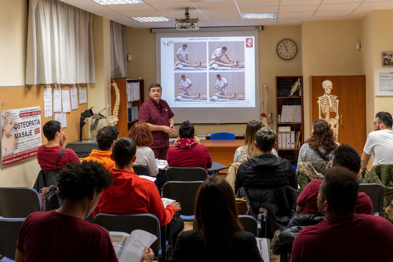 Alumnos practicando técnicas manuales en el aula del IAO